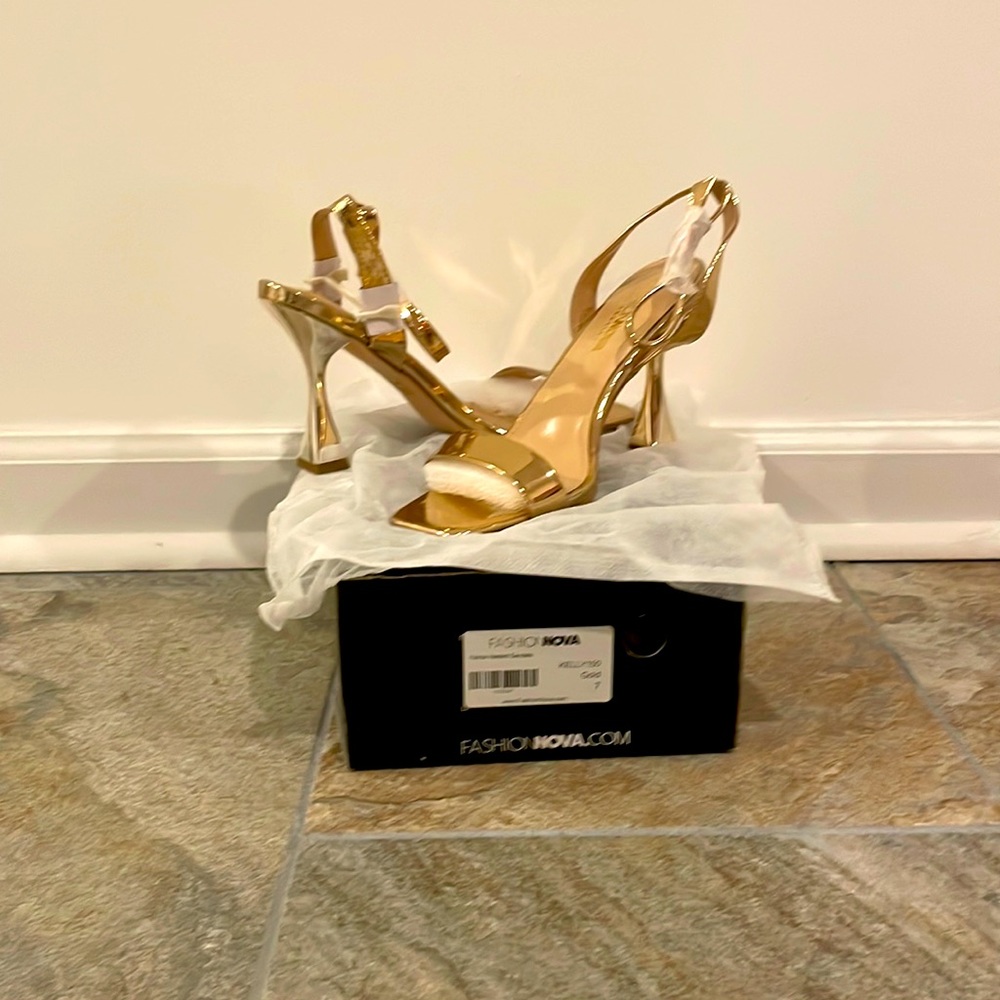 Fashion NOVA Gold Sandals